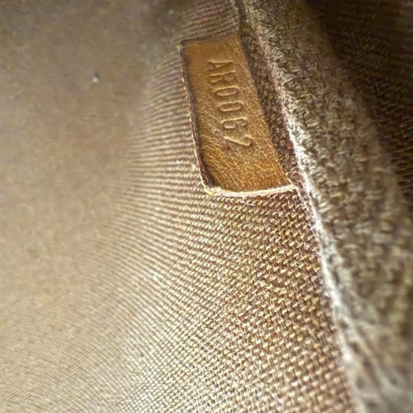 Louis Vuitton pochette Monogram Shoulder Bag gold hardware - Picture 7 of 7